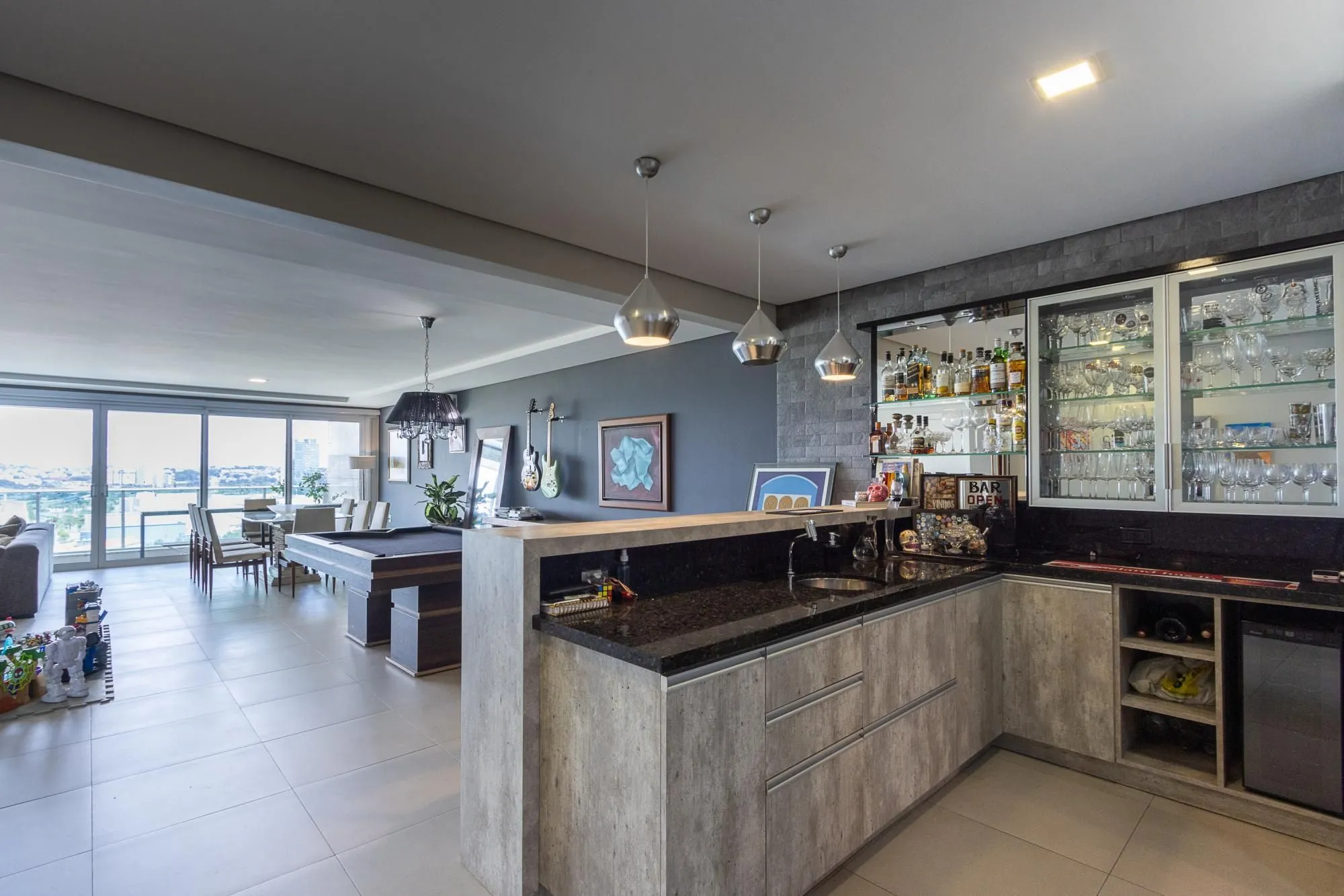 Imagem Apartamento à venda, com 3 dorm, 2 suítes, 2 vagas - bairro Cristal