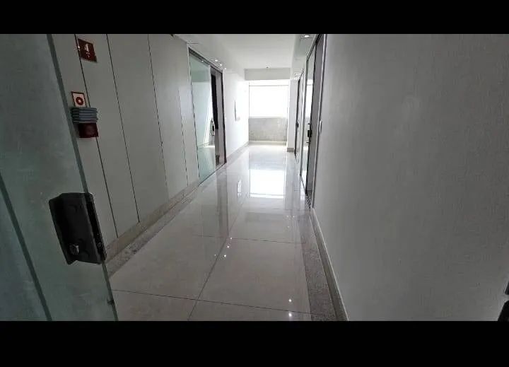 Imagem Conjunto de Salas Comerciais com Vista Panorâmica em Alphaville - 160m², 5 Banheiros e 3 Vagas Cobertas