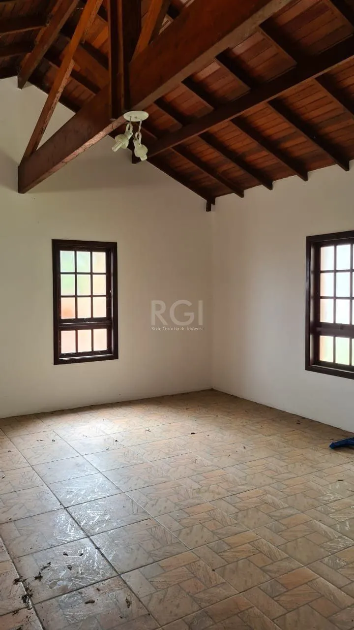 Imagem Sobrado para Venda - 200m², 3 dormitórios, sendo 1 suites, 3 vagas - Belém Novo