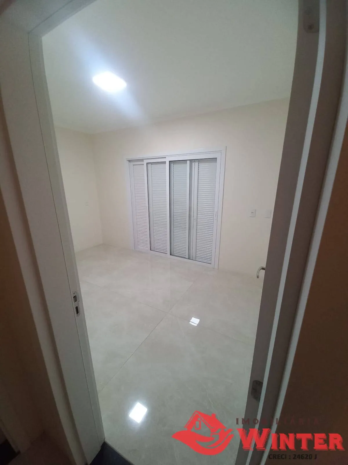 Imagem Casa impecável no Centro de Tupandi.