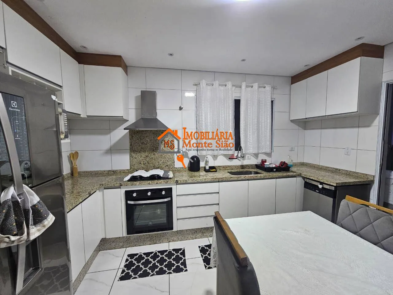 Imagem Sobrado com 2 dormitórios à venda, 100 m² por R$ 390.000,00 - O Pequeno Coração - Itaquaquecetuba/SP