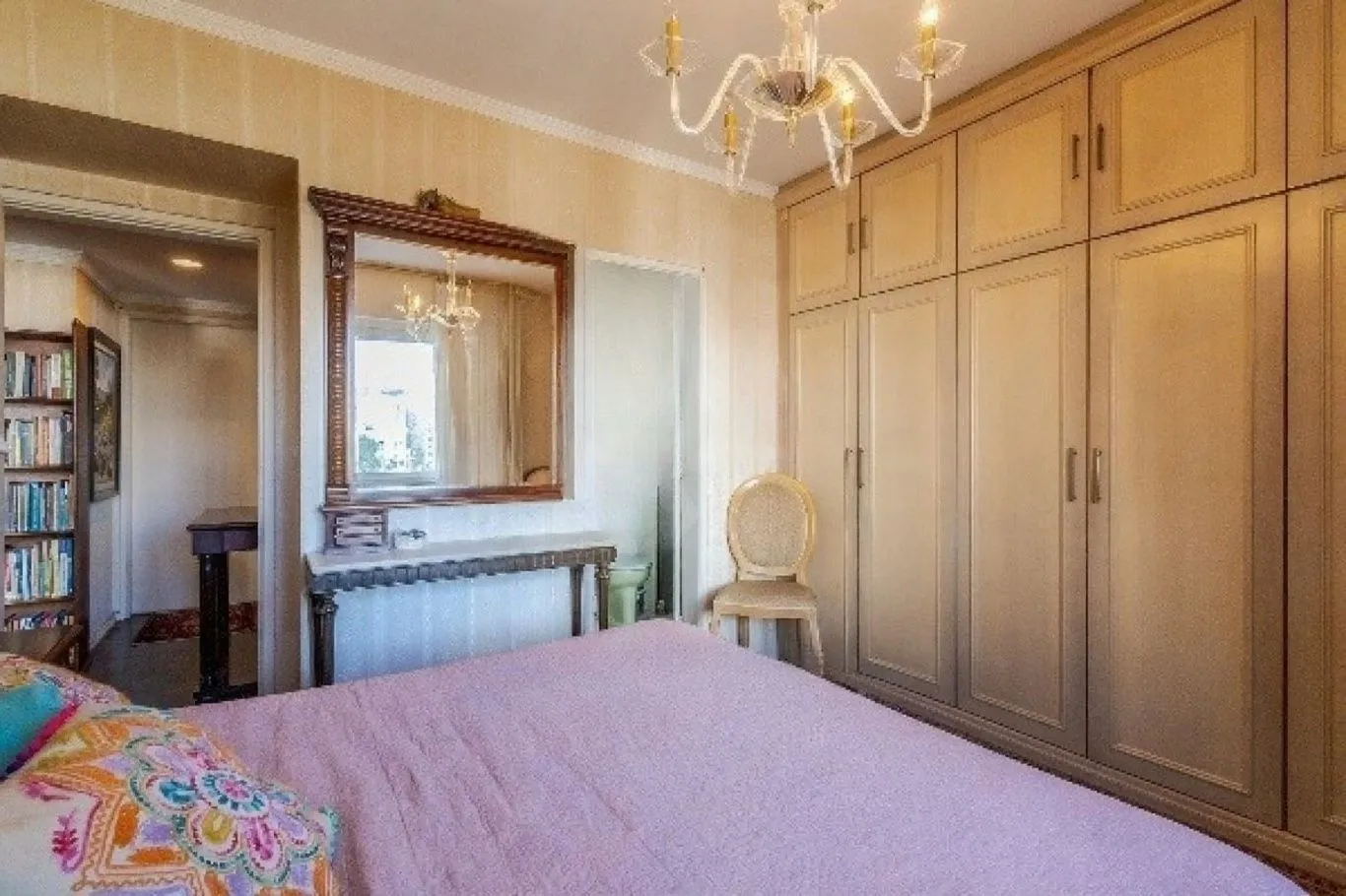 Imagem Vende-se apartamento com 3 quartos (1 suíte), 122 m² e 1 vaga - Petrópolis