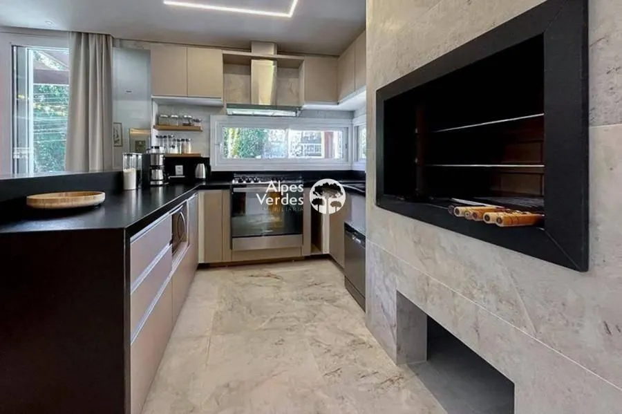 Imagem Vende-se Casa em Condominio com 3 suites a 5 minutos da Rua Coberta