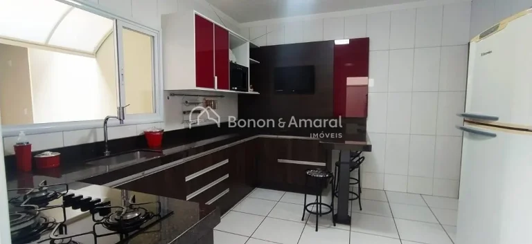 Imagem Linda casa praticamente térrea, localizada em condomínio com fácil acesso às Rodovias Anhanguera...