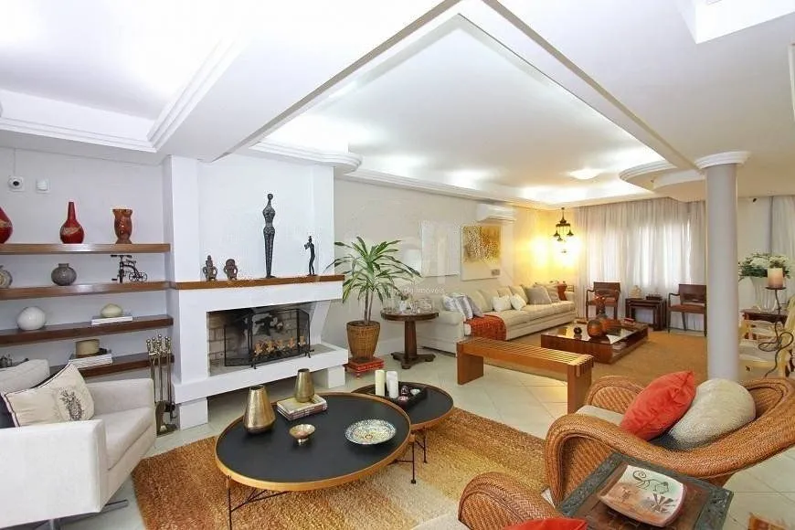 Imagem EXCELENTE CASA COM 4 DORMITÓRIOS, 6 VAGAS DE GARAGEM E VISTA PANORÂMICA.