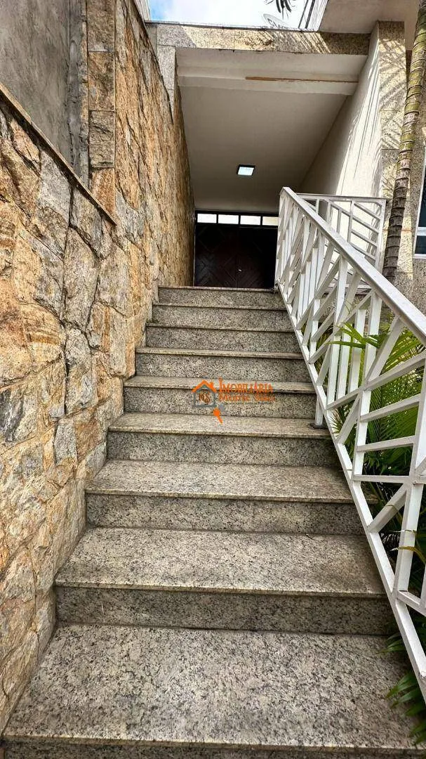 Imagem Casa Sobreposta com Piscina em Localização Privilegiada | 390 m² de Terreno