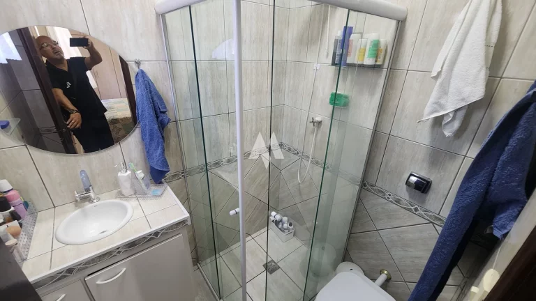 Imagem Oásis Urbano no Embaré: Sobrado Exclusivo com Piscina e Conforto Absoluto, 3 dormitórios, 1 suíte