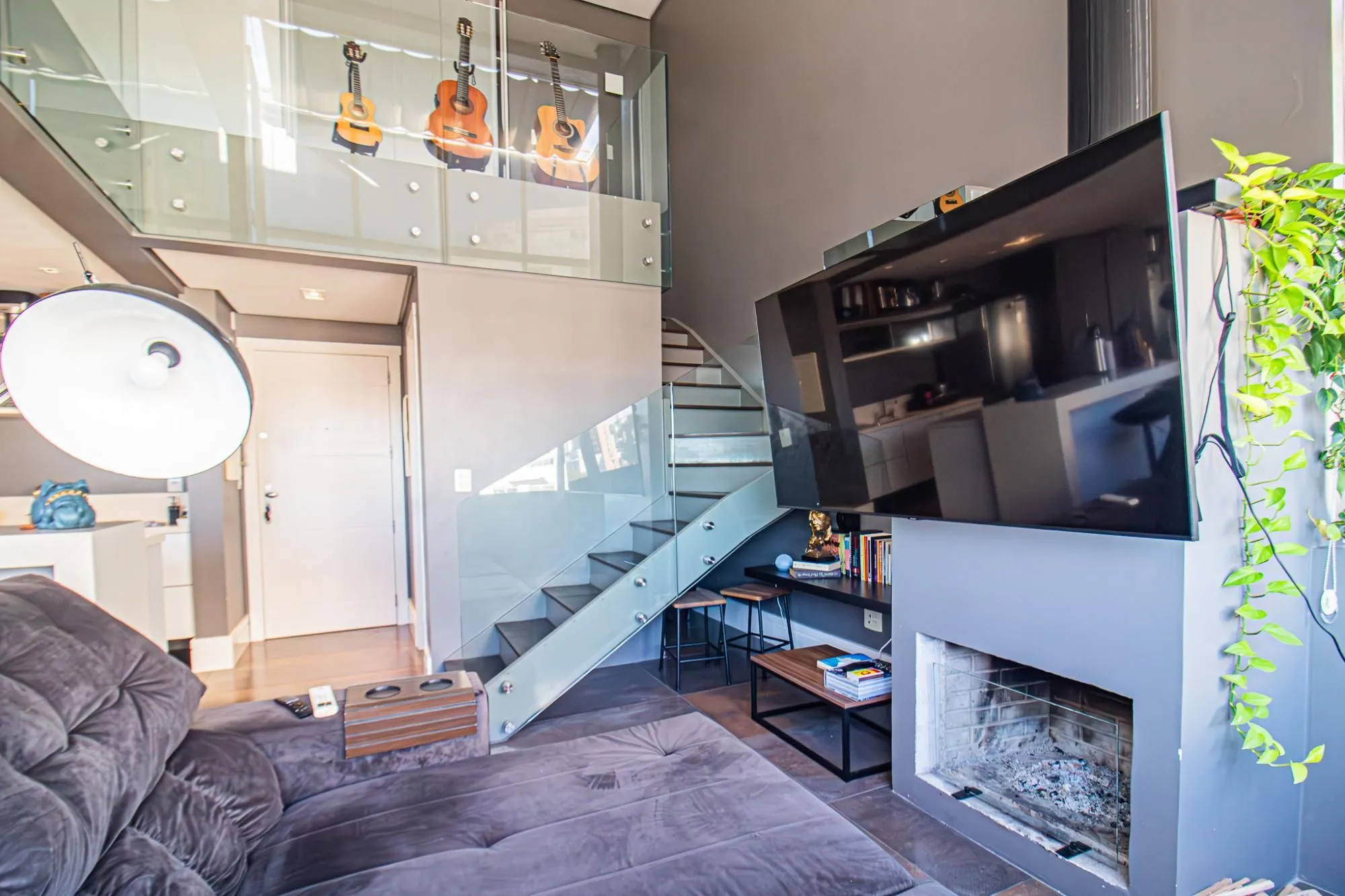 Imagem Apartamento Duplex, 1D com lareira no bairro Rio Branco