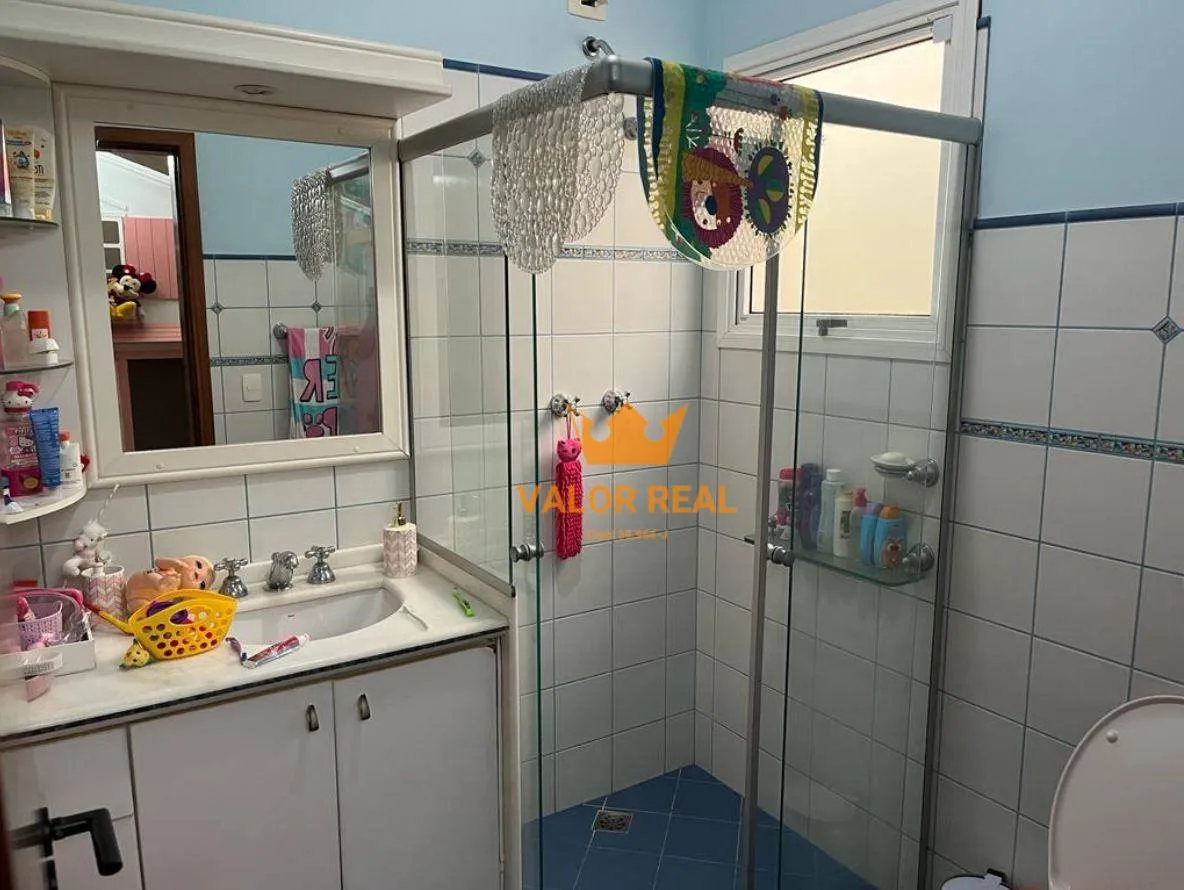 Imagem Casa de noivos em rua tranquila e com segurança. AT 394 m2, 3 Dorm, 2 Suites, Salão de Festas, R$ 790.500