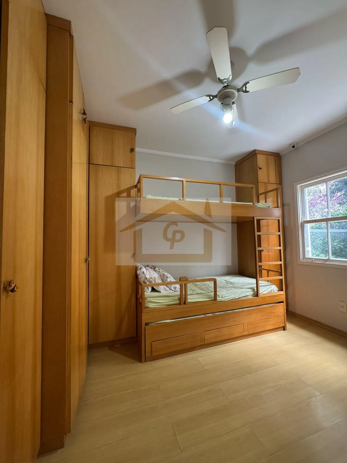 Imagem Residencial silencioso, natureza e próximo ao Templo Budista Zulai! São 4 quartos, 4 vagas