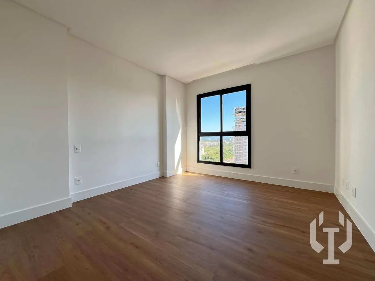 Imagem Apartamento 3 Suítes Quadra Mar em Meia Praia