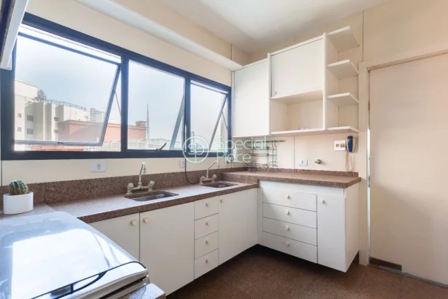 Imagem Excelente apartamento com 202m² em Higienópolis. Living super espaçoso, varanda com uma vista inc...