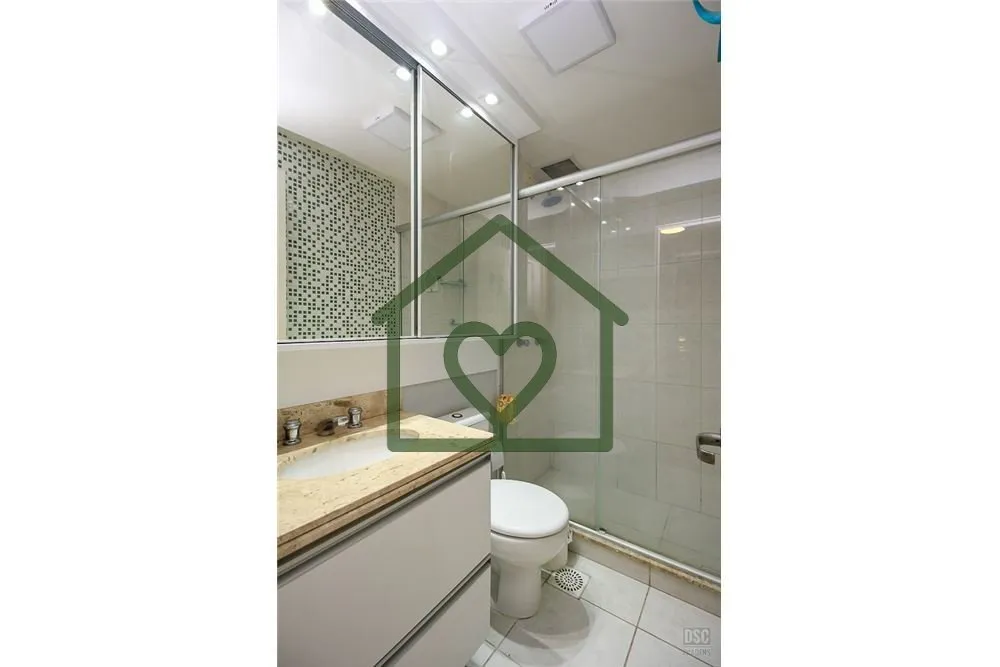 Imagem Linda casa em Condominio, com living de 2 ambientes (estar/jantar) com lareira, cozinha americana mo...