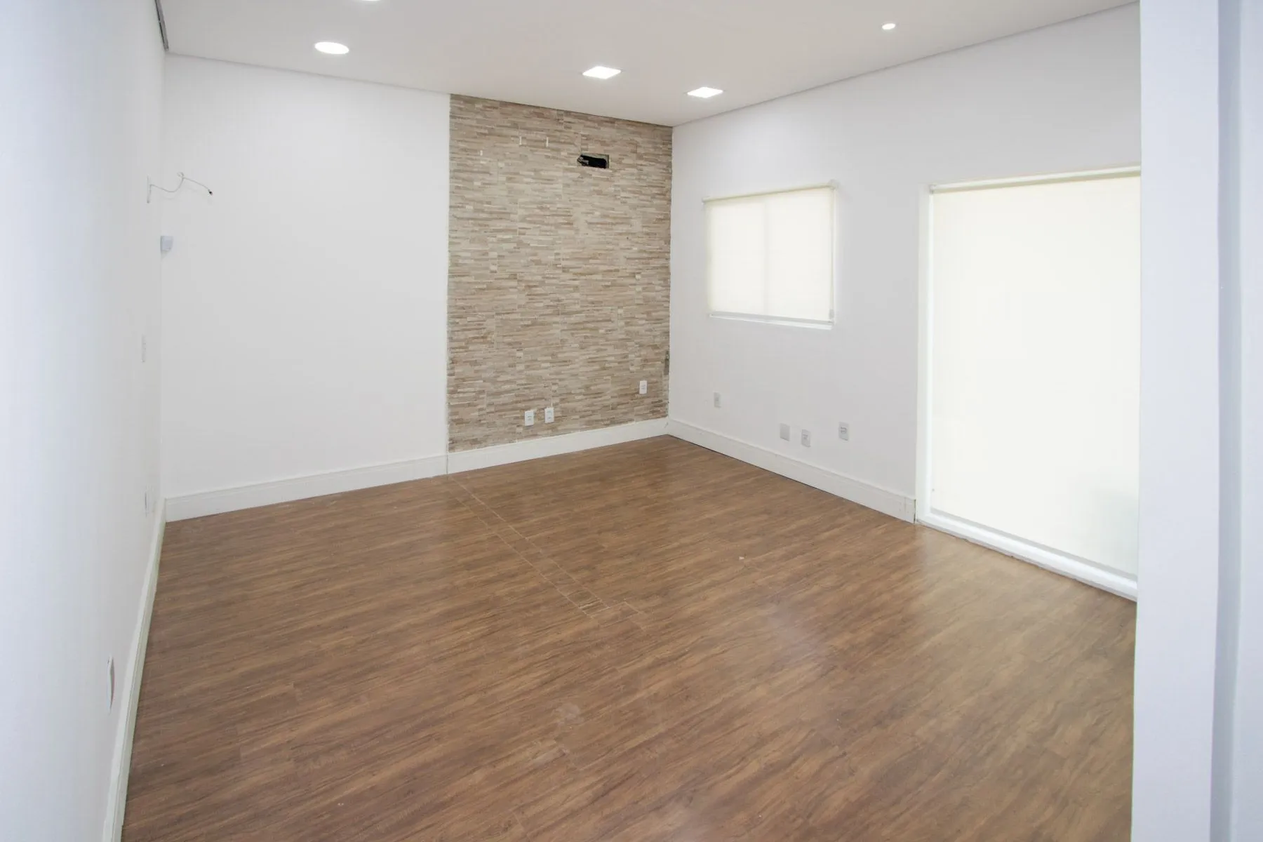 Imagem Casa comercial com aproximadamente 157m² privativos