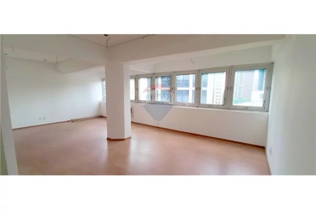 Imagem Sala comercial com 57,35m² e uma vaga no Itaim Bibi