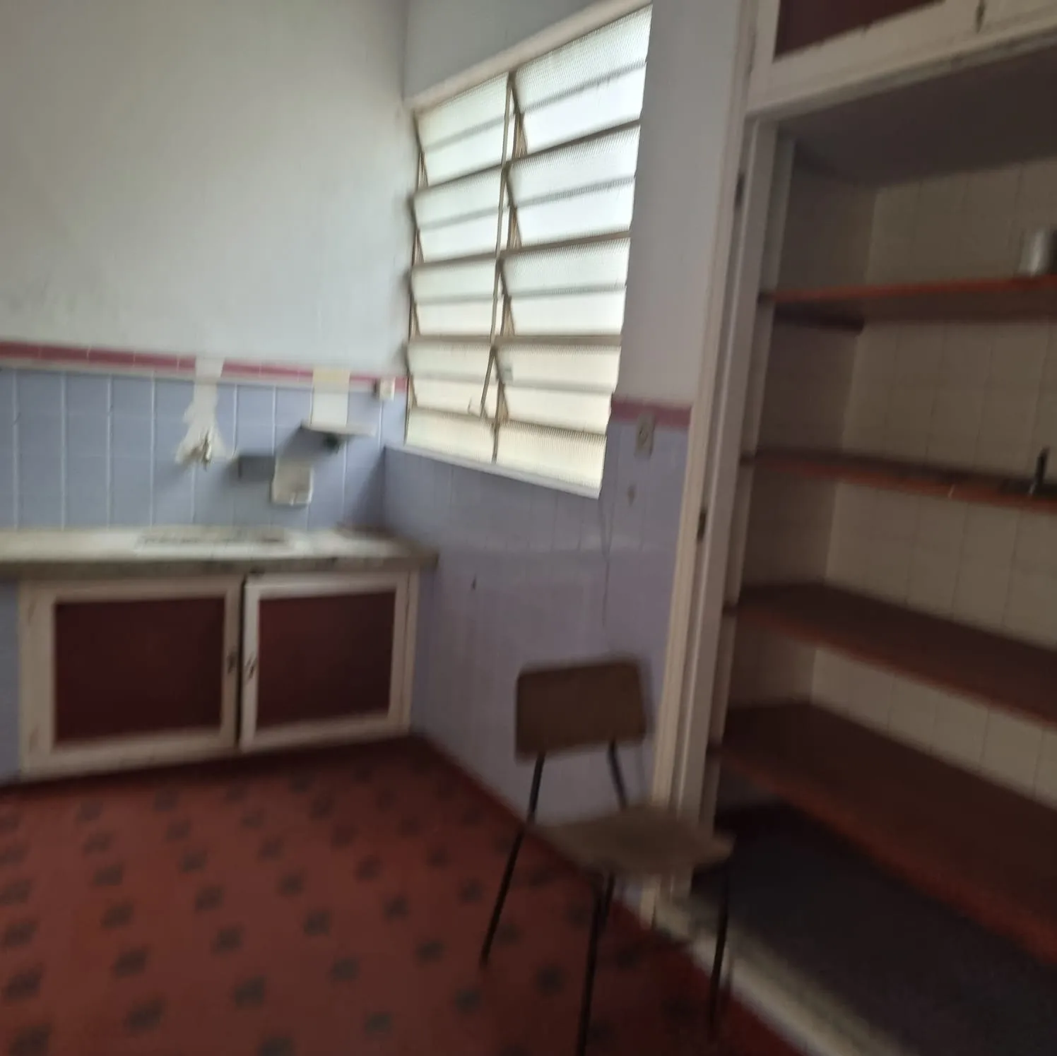 Imagem Casa Comercial Versátil no Centro: Ideal para Consultórios, Escritórios ou Residencial