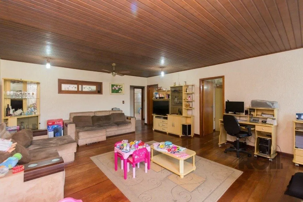 Imagem Casa de 4 quartos com 265m², no bairro Cavalhada