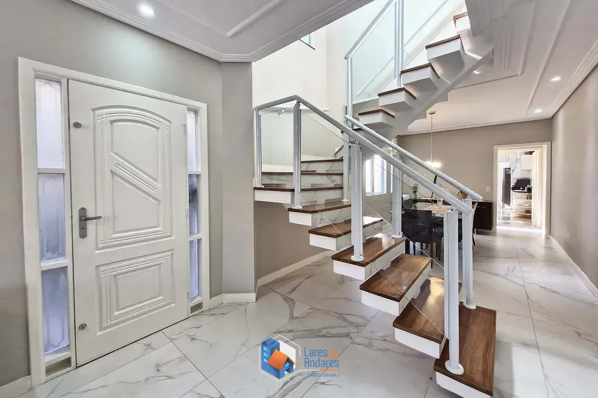 Imagem Sobrado para venda em Tucuruvi com 3 quartos, sendo 3 suítes, 234m²