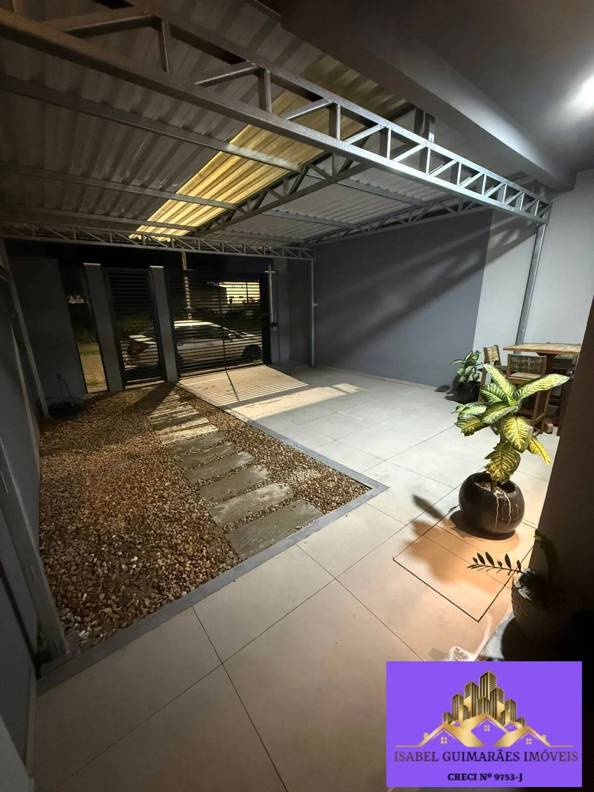 Imagem Vendo Sobrado Alto Padrão Finamente Mobiliado no Gravatá de Navegantes