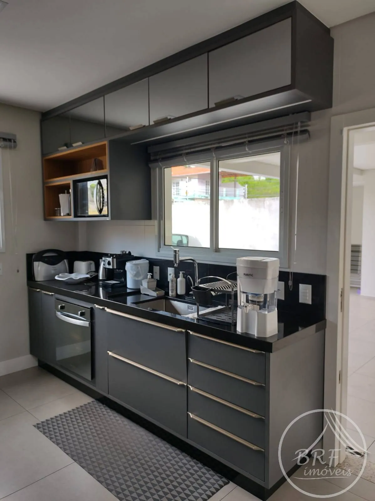 Imagem Ótima Casa Semi Nova Estreito Florianópolis/SC -3 suítes lavabo até 8 vagas