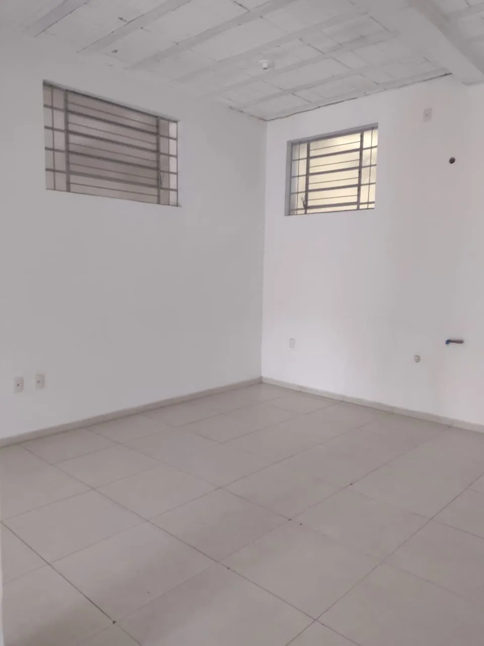 Imagem MÁFFER IMÓVEIS ALUGA - ÓTIMA LOJA COMERCIAL COM VAGA! Bairro Rio Branco - Novo Hamburgo/RS
