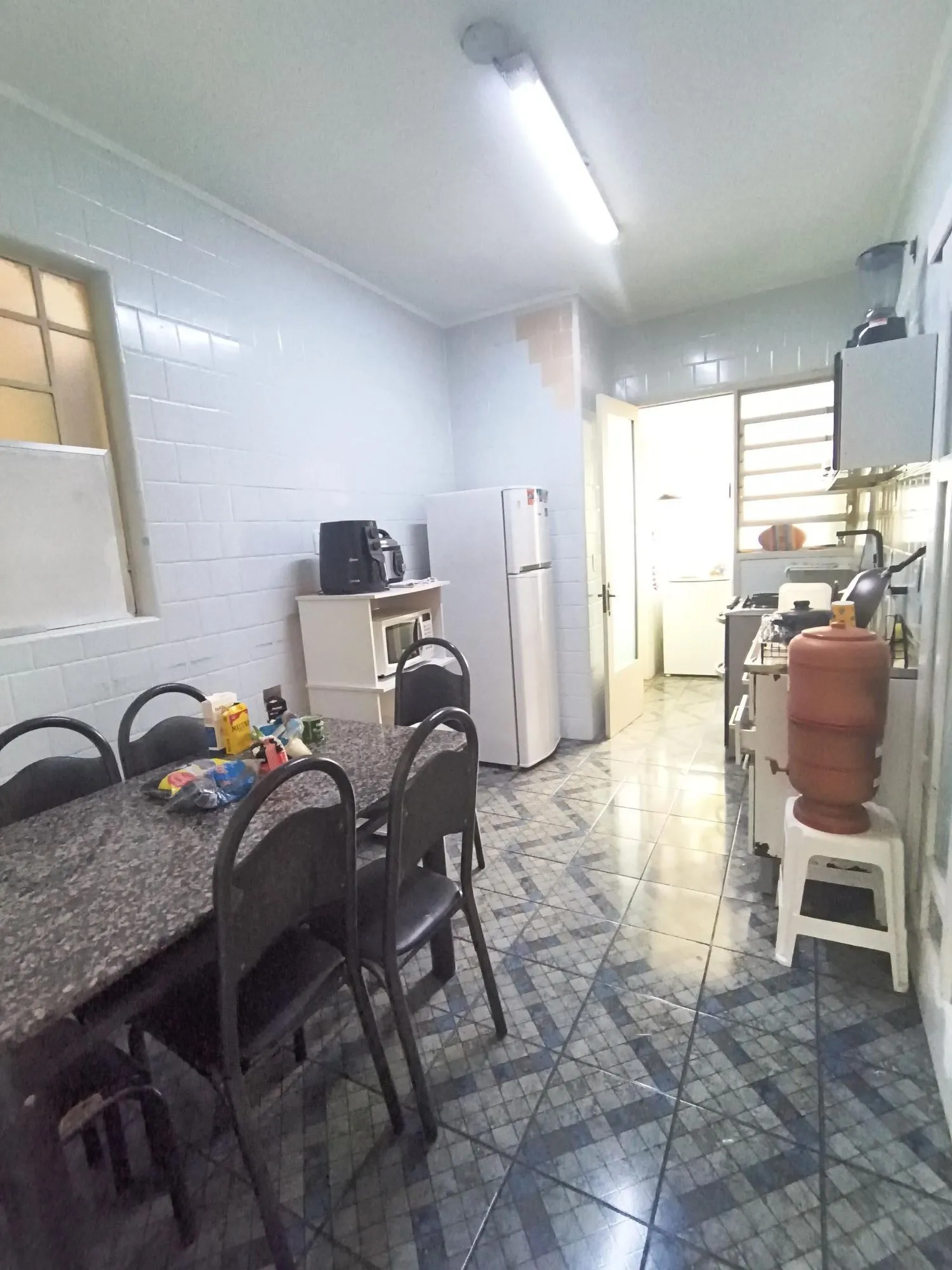Imagem 2 dormitórios com vaga escriturada no coração do Petrópolis