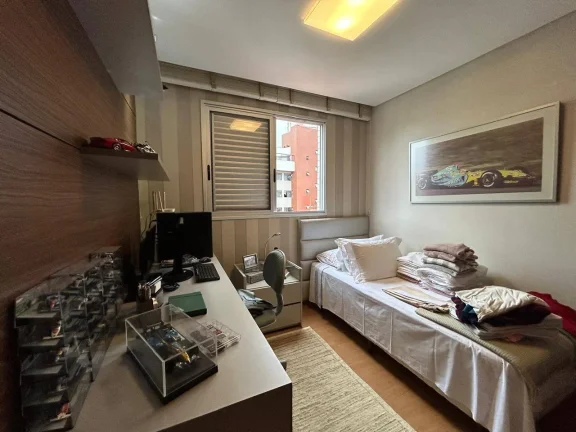 Imagem Apartamento à venda com 200m², 4 quartos e 3 vagas.