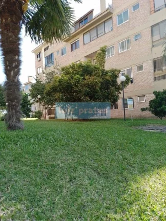 Imagem AP. térreo elevado, ensolarado, banheiro auxiliar, sacada com churrasqueira