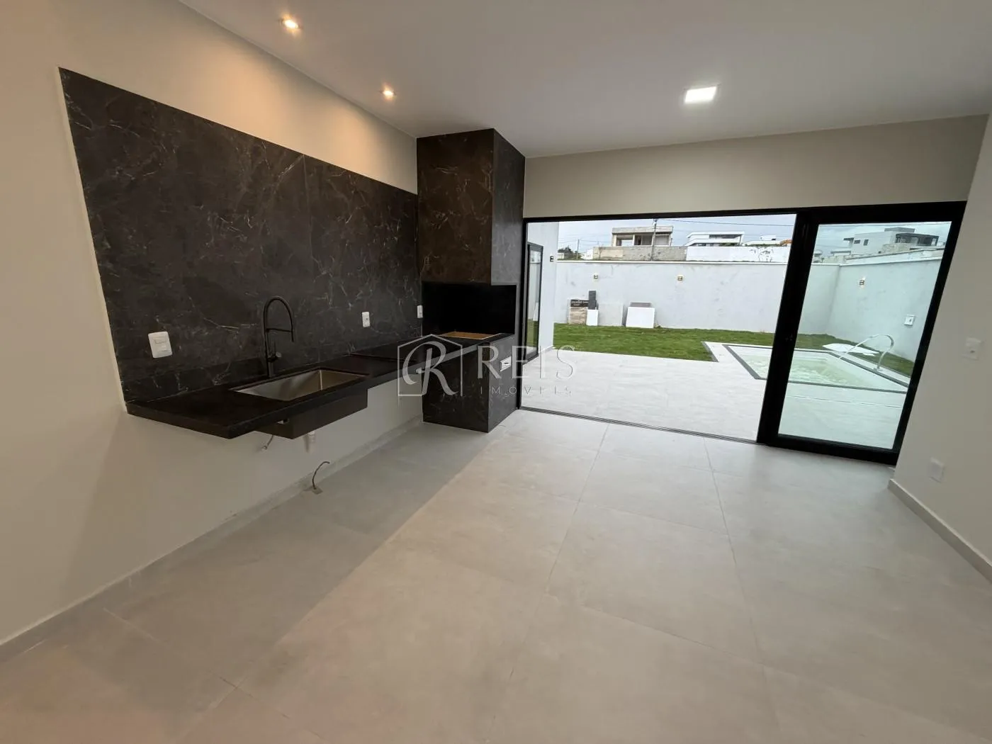 Imagem Casa para Venda em Rio das Ostras, Viverde, 3 dormitórios, 2 suítes, 4 banheiros, 2 vagas