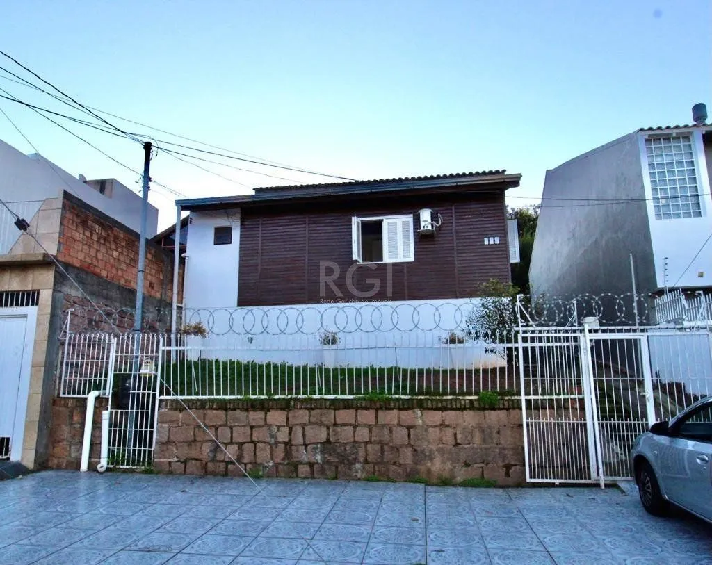 Imagem Casa para Venda - 90m², 5 dormitórios, sendo 1 suites, 5 vagas - Teresópolis
