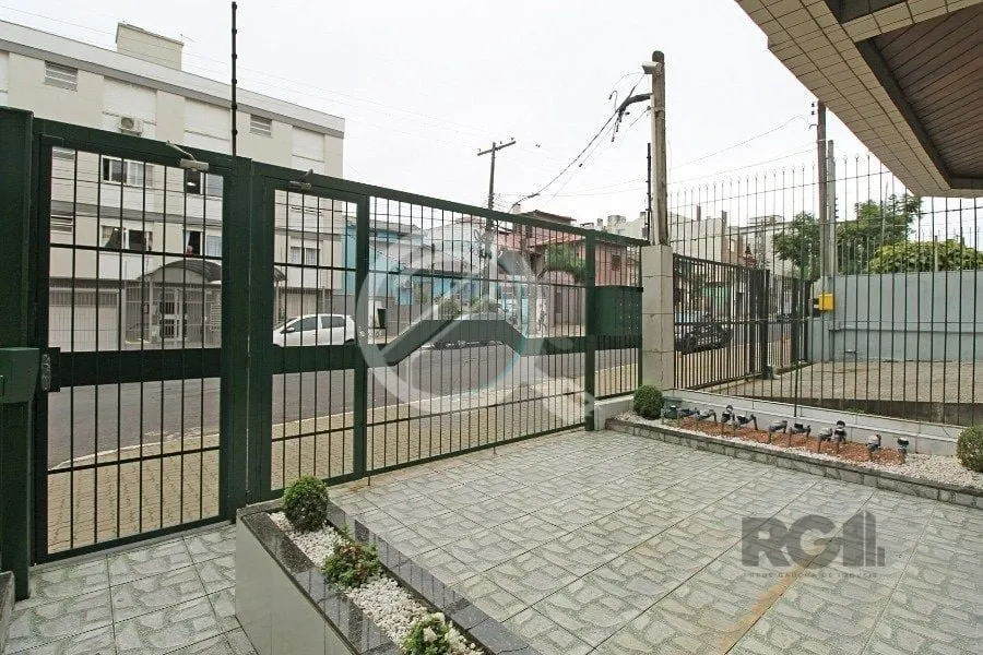 Imagem Loja locada no bairro Partenon, na Guilherme Alves, próxima ao Bourbon Ipiranga. Prédio conservado...