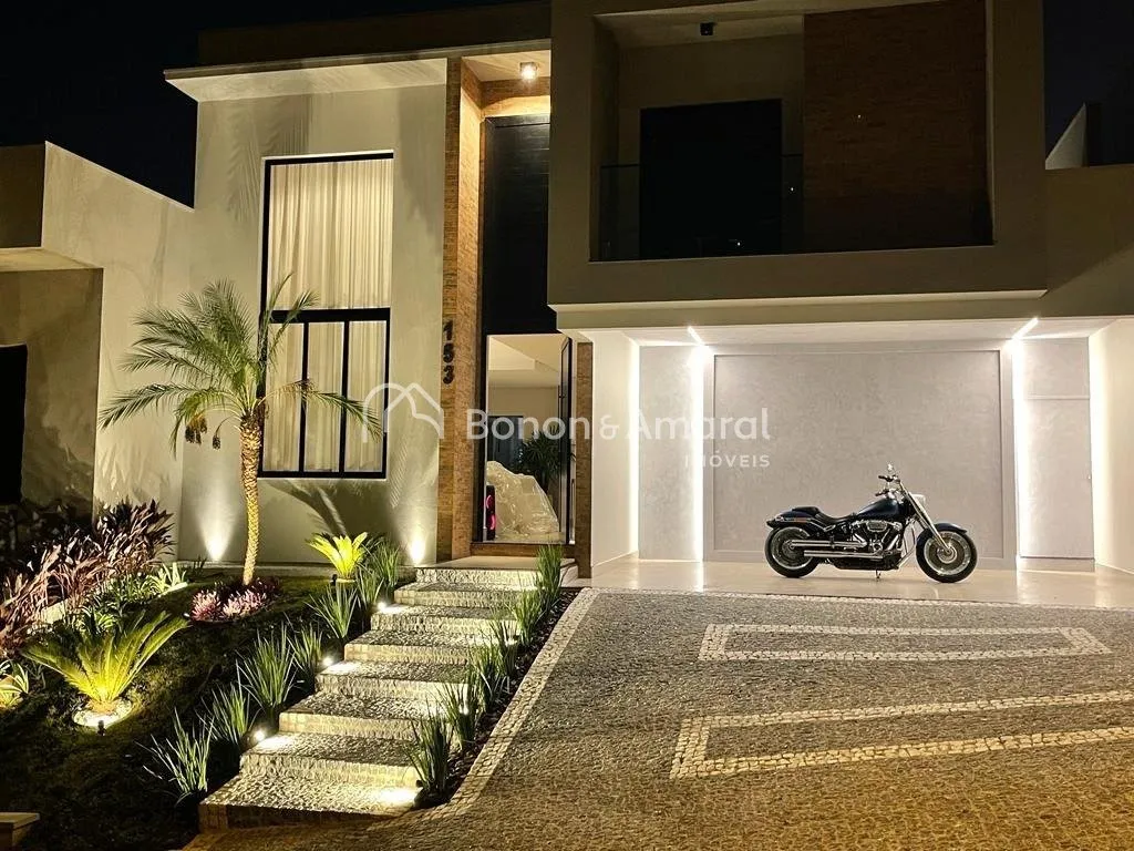 Imagem Casa Mobiliada à Venda em Valinhos - 3 Suítes, Piscina Aquecida e Espaço Gourmet em Condomínio Fechado