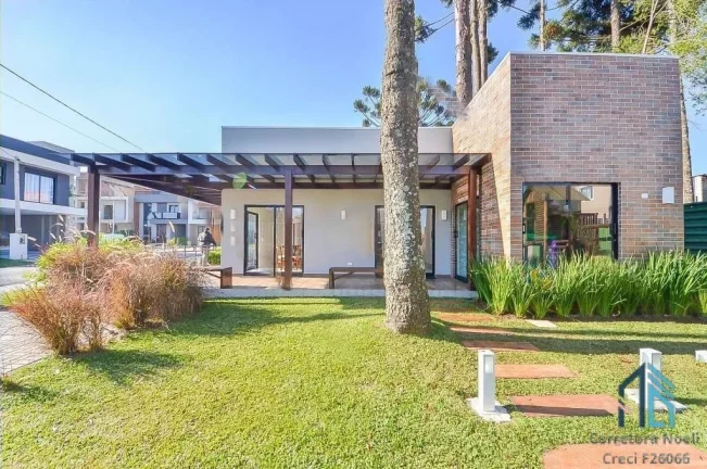 Imagem Sobrado 270 m2, com terraço, 03 quartos c/suíte, 03 vagas no Pinheirinho Curitiba PR