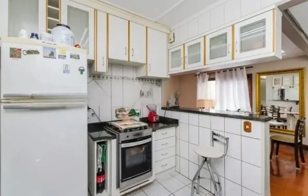 Imagem Casa / sobrado no bairro Jardim Itu de 3 dormitórios e pátio com piscina