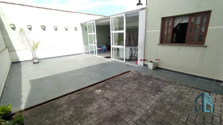 Imagem (PERMUTA) Casa a venda c/ático, ótima localização, 06 quartos c/suíte 8 vagas no Hauer em Curitiba PR