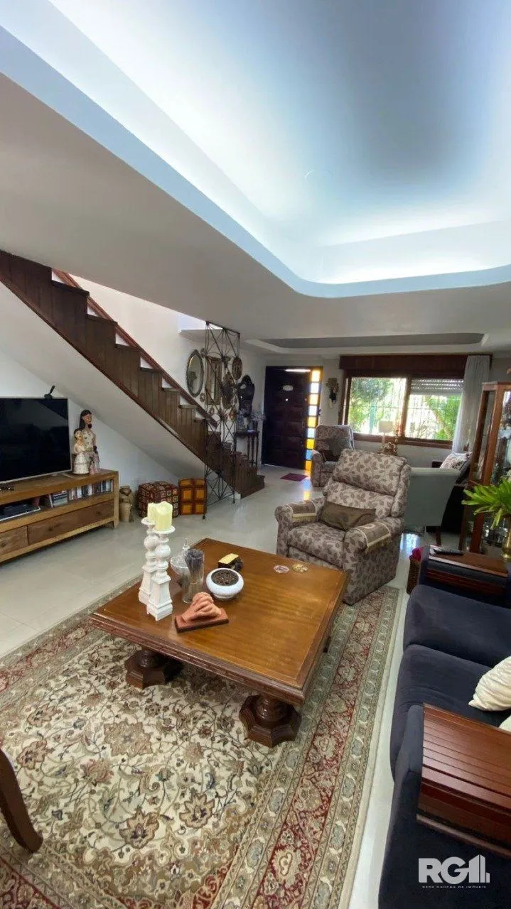 Imagem CASA AMPLA 3 DORMITÓRIOS NO ANDAR SUPERIOR NA CIDADE BAIXA .
