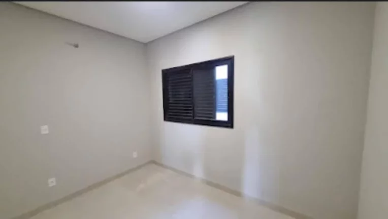 Imagem CASA COM PISCINA 03 DORMITÓRIOS CONDOMINIO HORTO FLORESTAL VILLAGIO