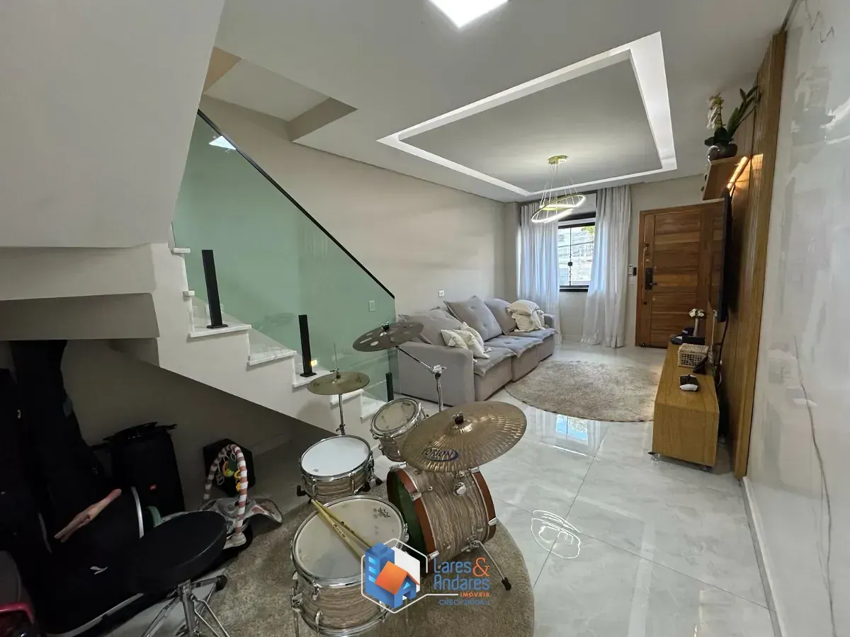 Imagem Sobrado para venda em Penha de França com 3 quartos, sendo 1 suíte, 15,715m²