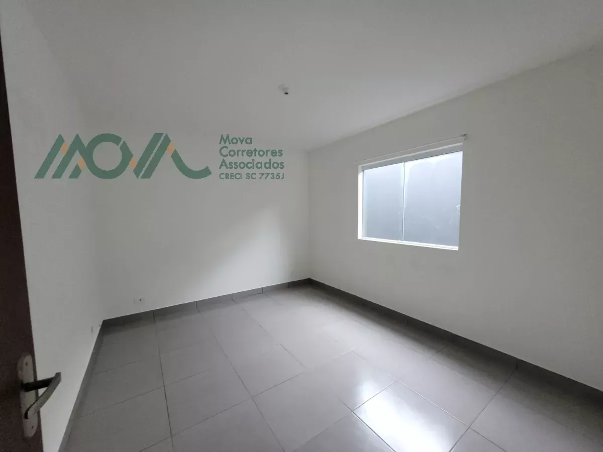Imagem Casa de esquina, localizada no Balneário Farol do Itapoá II, com área construída de aproximadame...