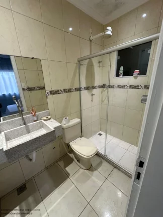 Imagem Alugue uma casa de luxo em condomínio exclusivo em Catu de Abrantes, Camaçari-BA! 5 quartos, 5 suítes, 3 salas, 2 banheiros, 2 vagas de garagem e 300m² de área.