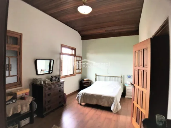 Imagem Esta encantadora casa localizada em Sousas, uma das áreas mais aprazíveis de Campinas, tem tudo qu...