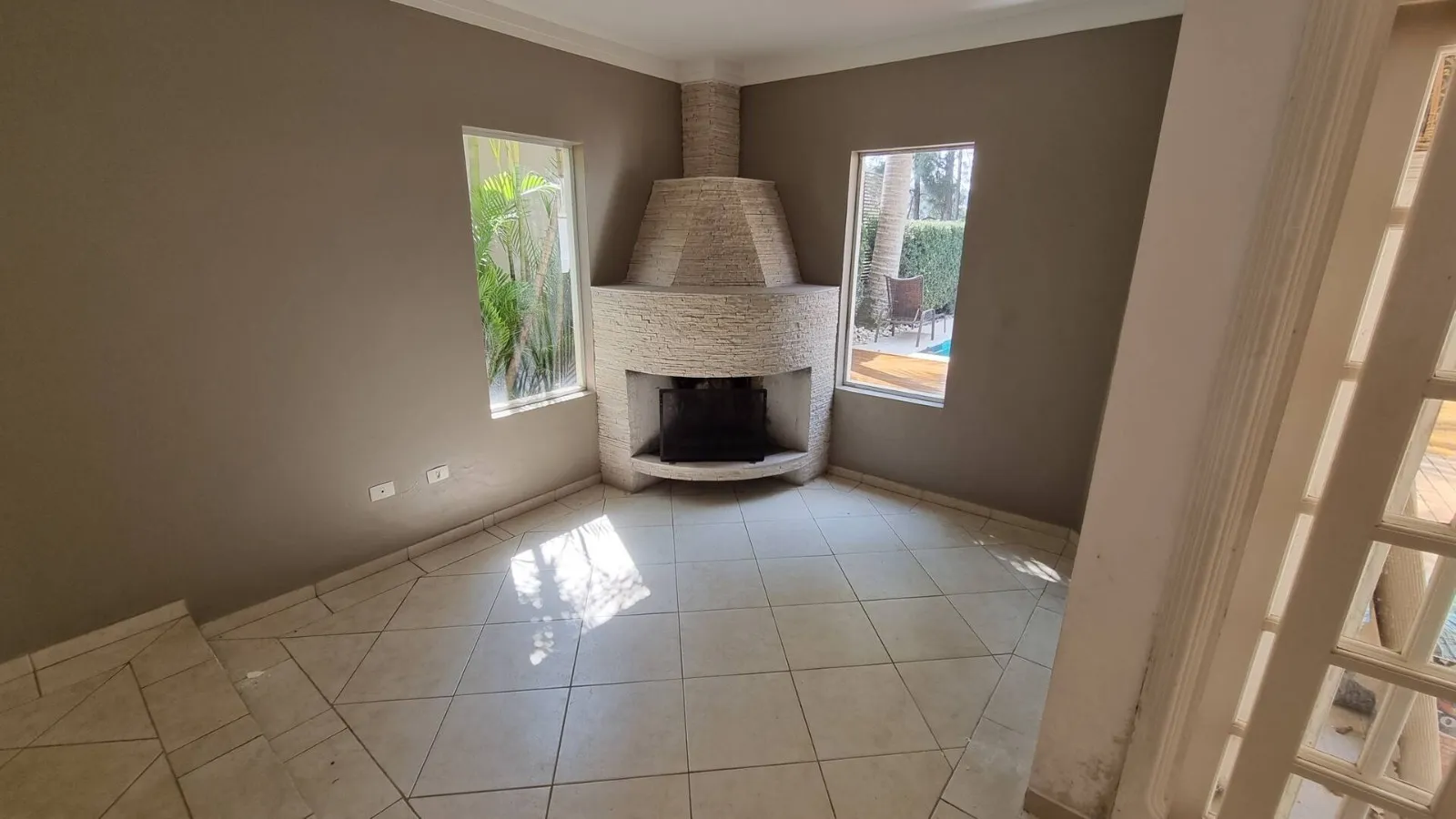 Imagem Oportunidade: Linda Casa Reformada no Alphaville Residencial 9