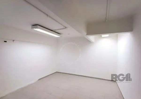 Imagem Libertas imobiliária aluga loja na Av. Assis Brasil com 530m²-Passo D`areia