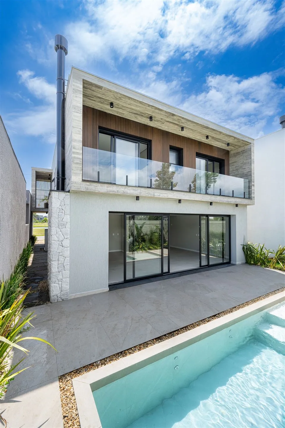 Imagem Casa de condomínio à venda em Xangri-lá, Xangrila, com 4 quartos, 250m2