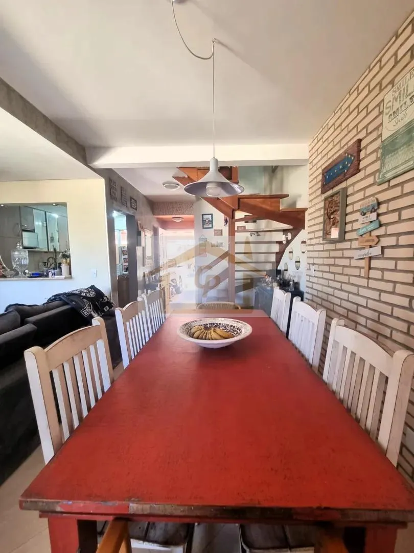 Imagem Casa com 3 Quartos, Quintal e 3 Vagas