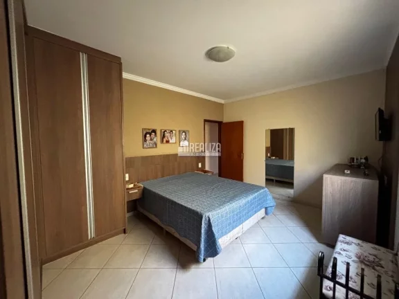Imagem Casa à venda no bairro Estados Unidos em Uberaba - 3 dormitórios, 2 suítes, 3 garagens