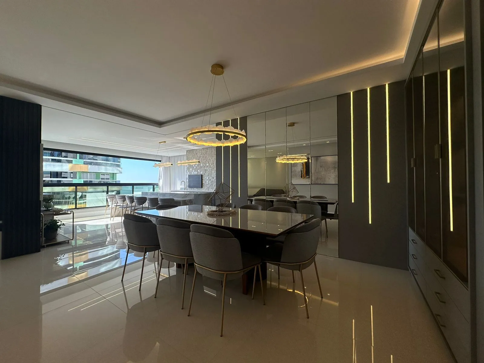 Imagem Apartamento com vista para o mar à venda com 187m2 por R$ 4.900.000,00