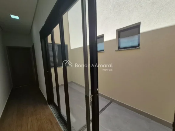 Imagem Casa moderna e sofisticada à venda em condomínio com segurança 24 horas, ideal para quem busca co...