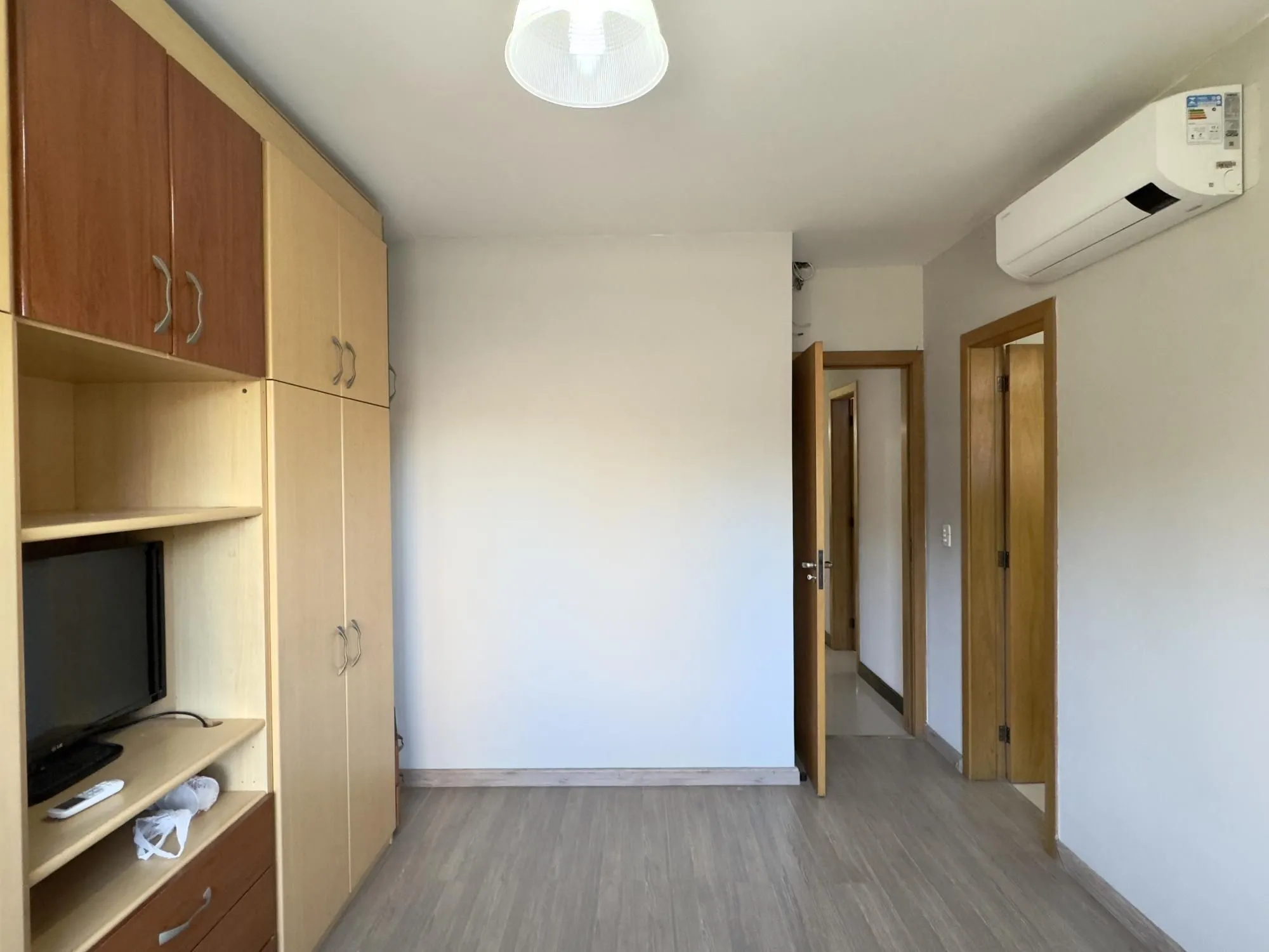 Imagem APARTAMENTO 2 DORMITÓRIOS, SENDO 1 SUÍTE COM VAGA DE GARAGEM NO BAIRRO SANTANA