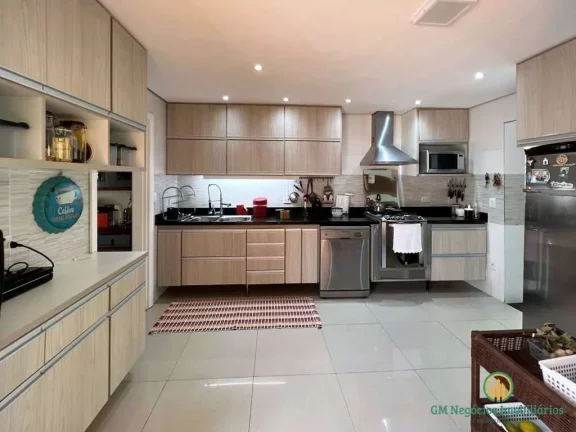Imagem Imóvel com 2 casas independentes, mas interligadas! 5d/3sts!